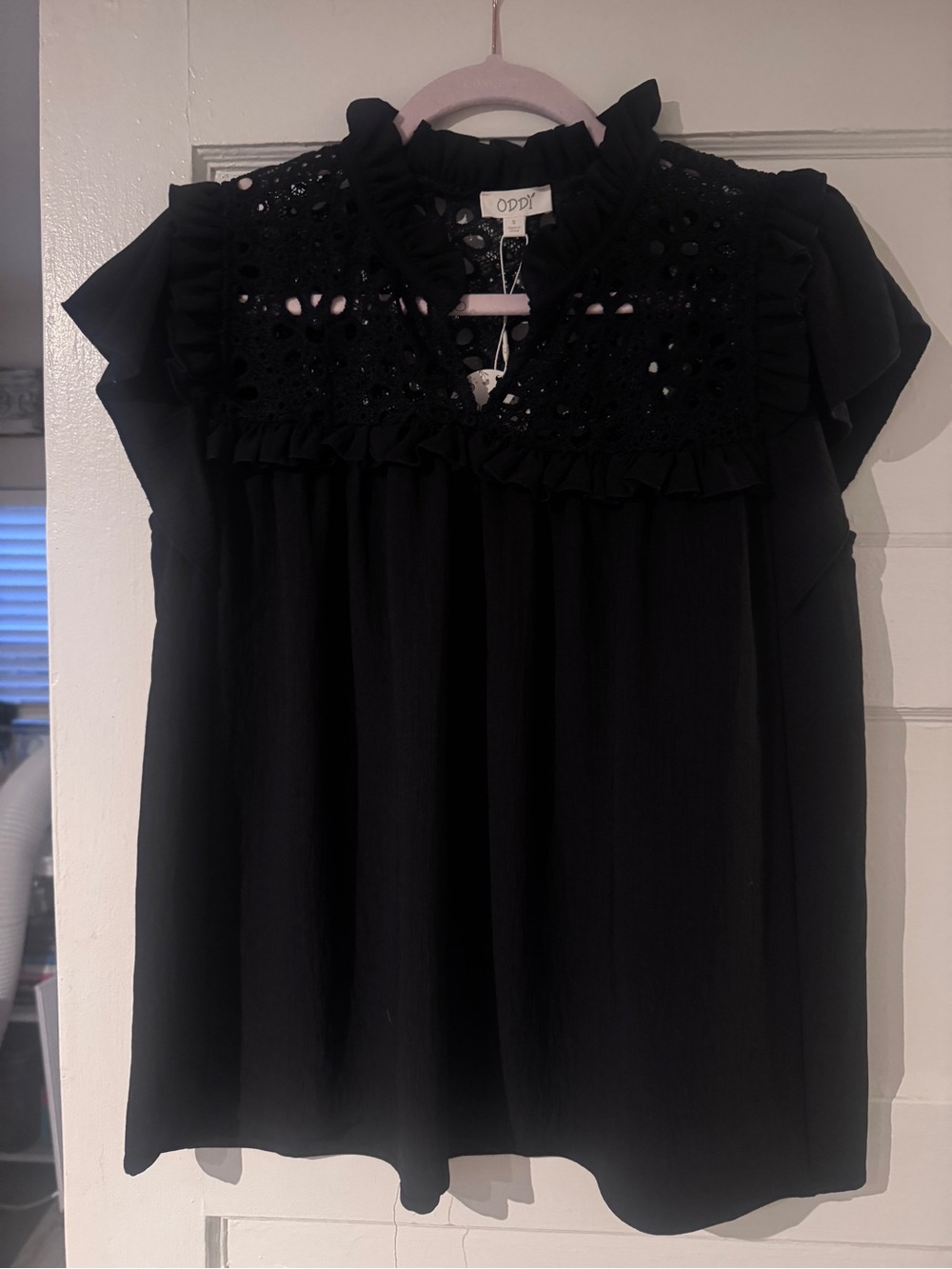 Oddi Eyelet Flutter Sleeve Top - Black - Picture 3 of 3